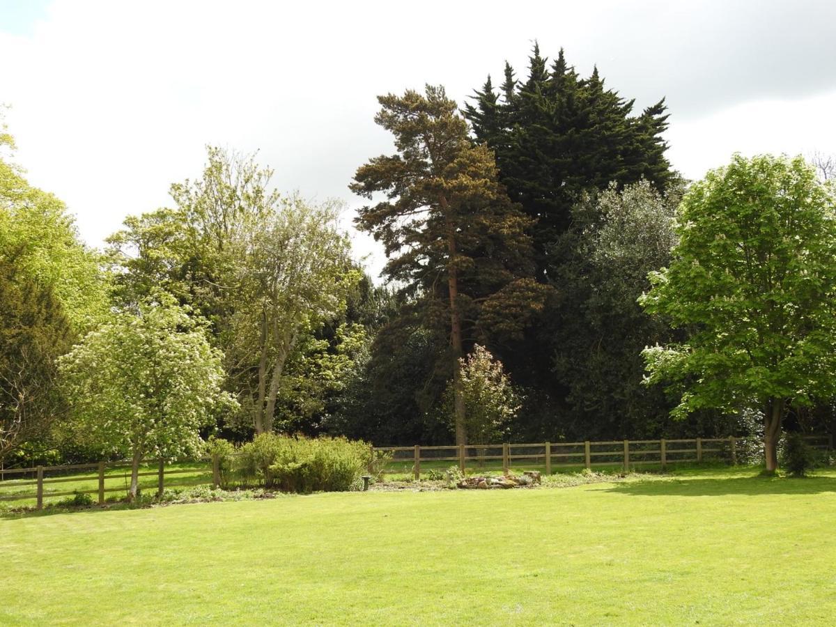לינה וארוחת בוקר South Dalton Old Rectory מראה חיצוני תמונה